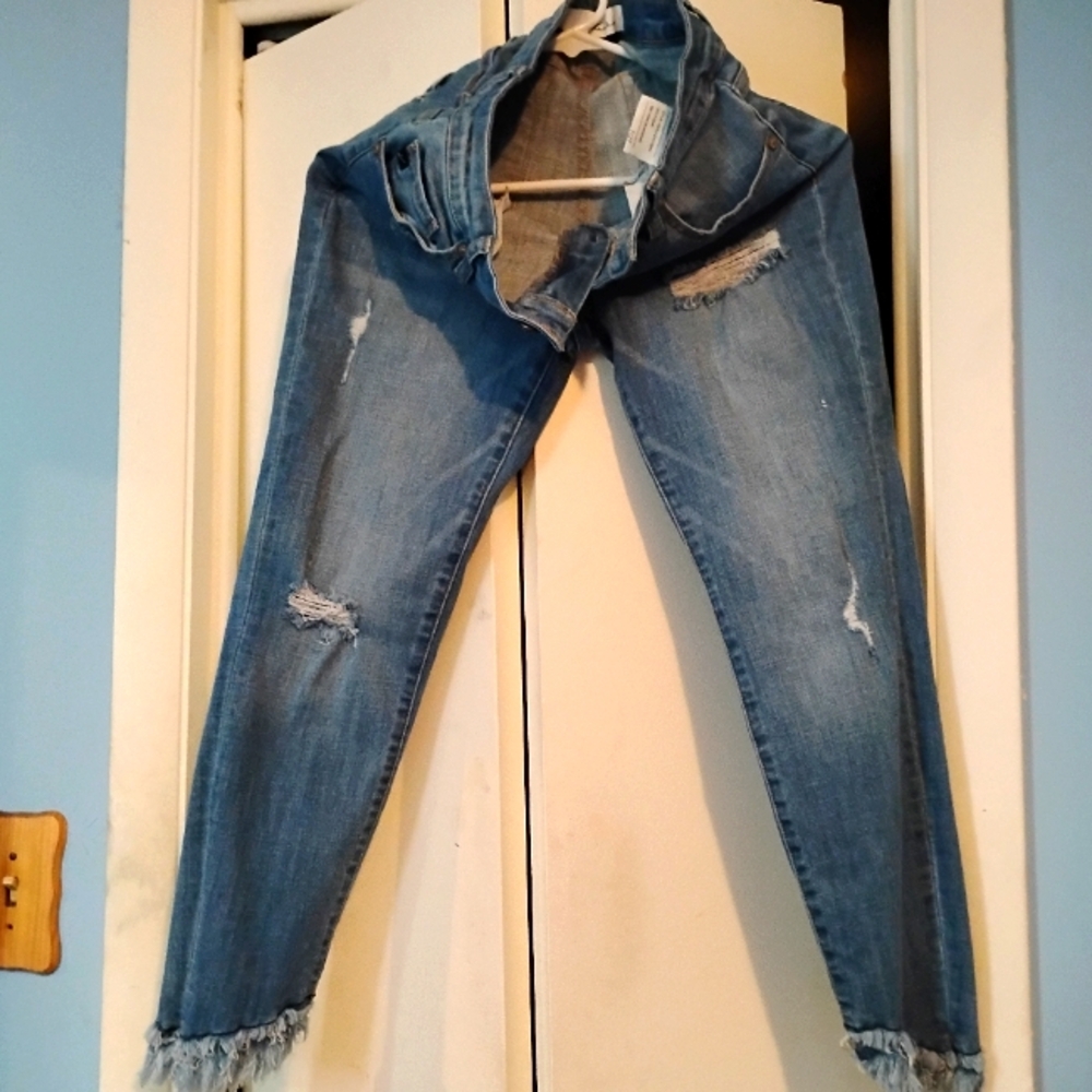 ๐๐ NWOT Womens 2 Pair Distressed Grunge Ripped Jeans Size 6 Denim Casual - Picture 3 of 5